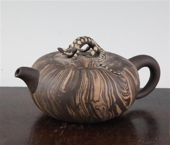 Chinese Yixing pottery agate teapot and cover, early 20th century(-)